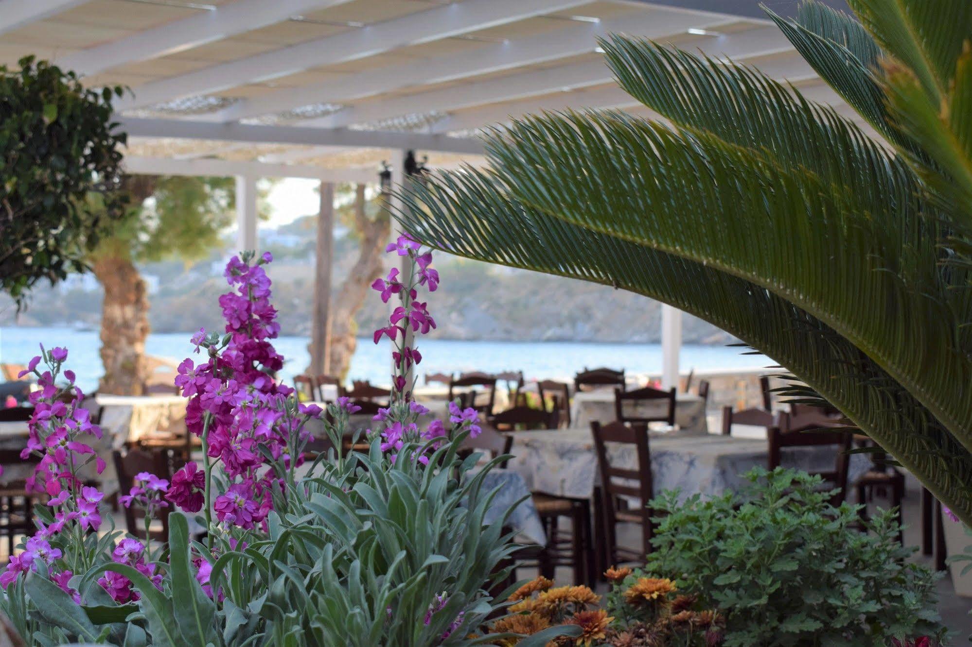 Vari Beach Hotel Экстерьер фото